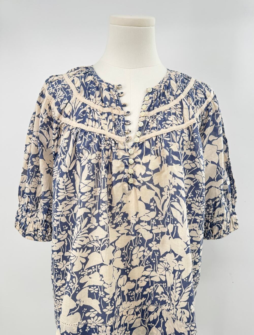 The Great Storyteller Top Ivory Blue Floral Puff Sleeve Cotton Blouse 2 M